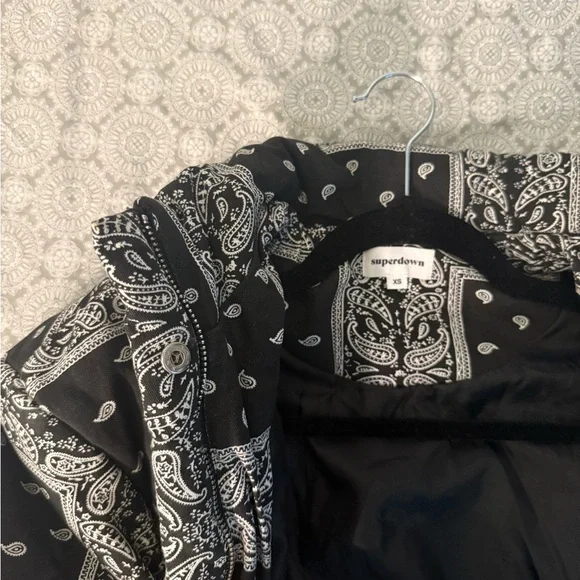 superdown Black and White Gianina Paisley Puffer Jacket REVOLVE - Picture 4 of 4